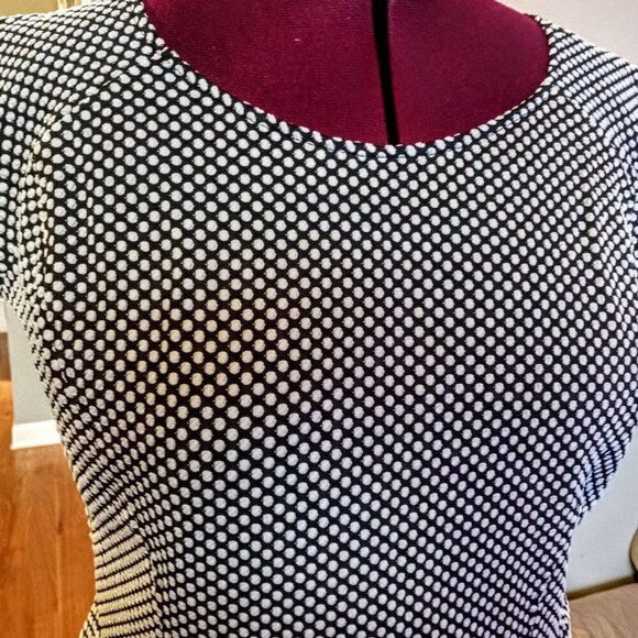 Worthington B/W Polka Dot Cap Sleeve Peplum Top - Picture 3 of 7